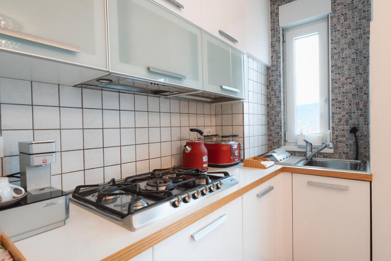 San Giusto Elegante Bilocale Con Balcone E Vista Apartment ตรีเอสเต ภายนอก รูปภาพ