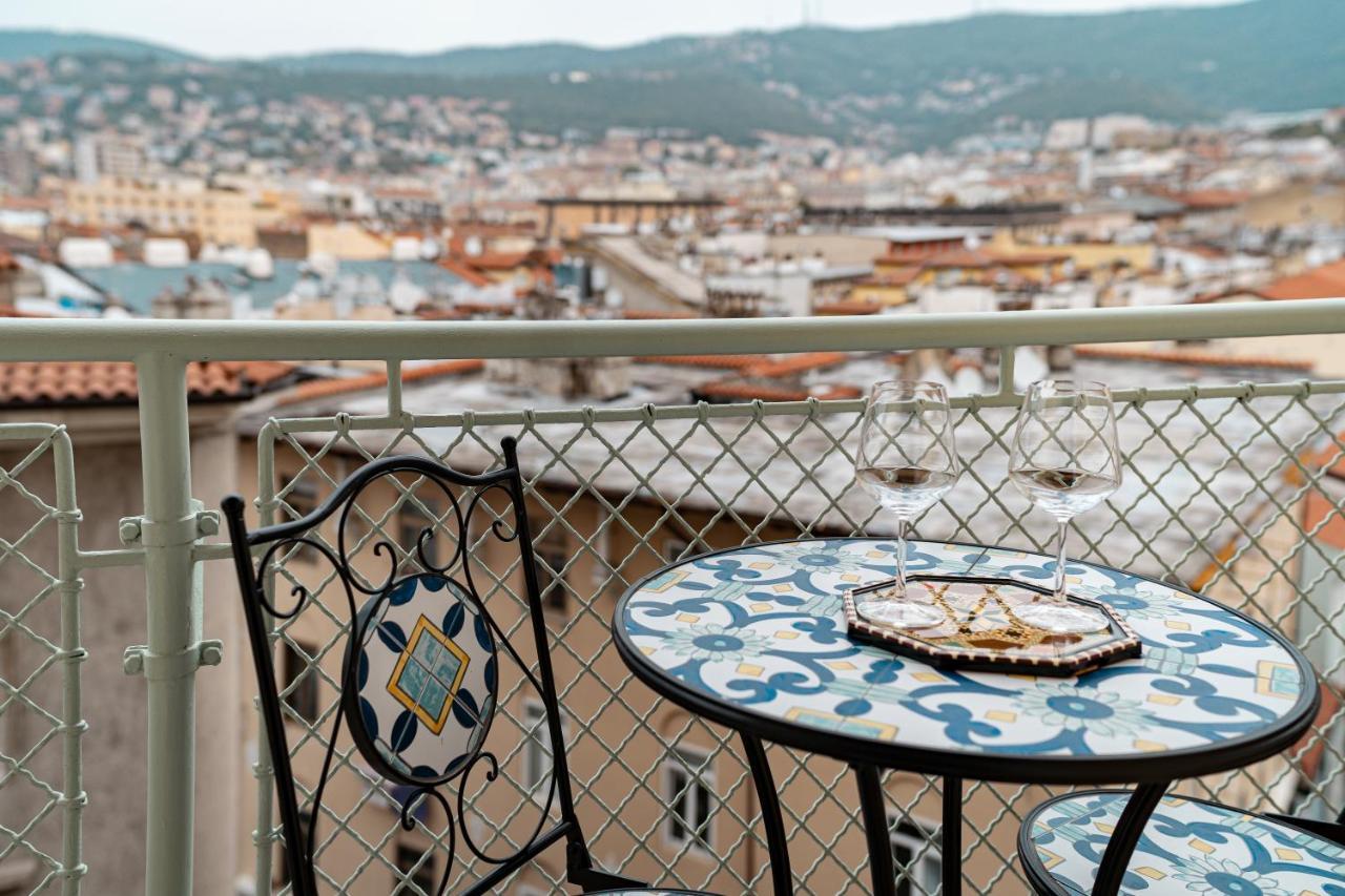 San Giusto Elegante Bilocale Con Balcone E Vista Apartment ตรีเอสเต ภายนอก รูปภาพ