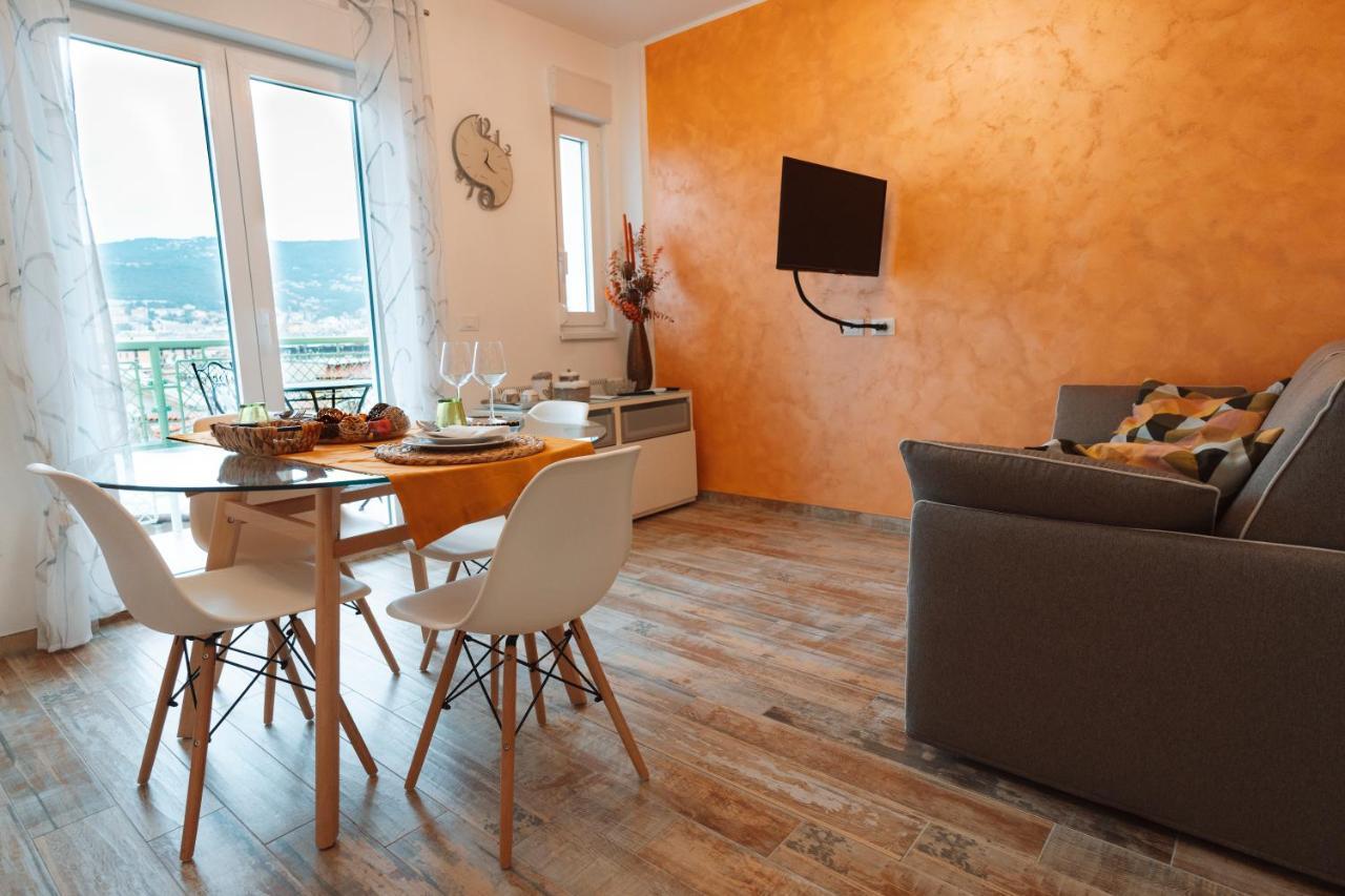 San Giusto Elegante Bilocale Con Balcone E Vista Apartment ตรีเอสเต ภายนอก รูปภาพ