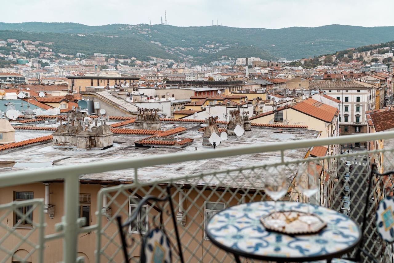 San Giusto Elegante Bilocale Con Balcone E Vista Apartment ตรีเอสเต ภายนอก รูปภาพ