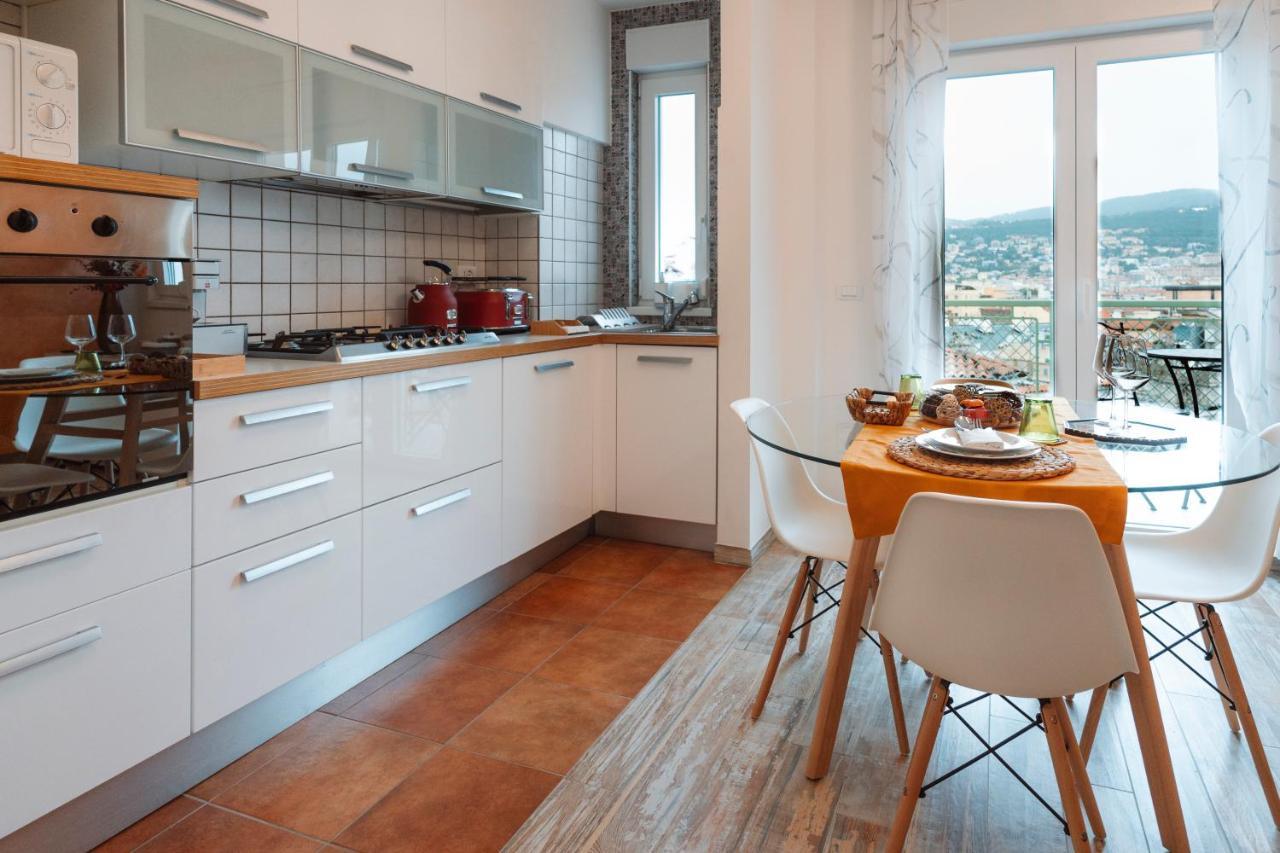 San Giusto Elegante Bilocale Con Balcone E Vista Apartment ตรีเอสเต ภายนอก รูปภาพ