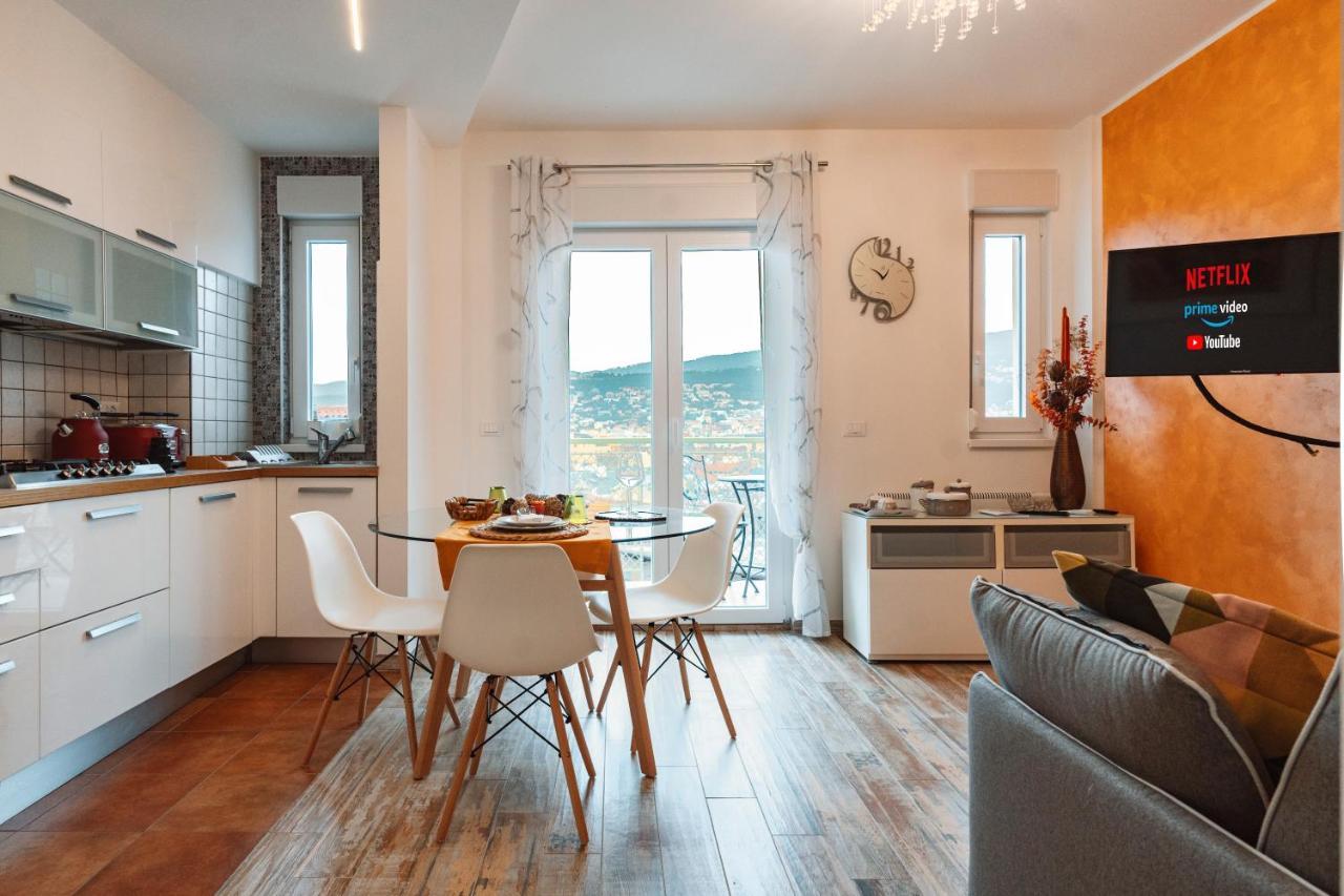 San Giusto Elegante Bilocale Con Balcone E Vista Apartment ตรีเอสเต ภายนอก รูปภาพ