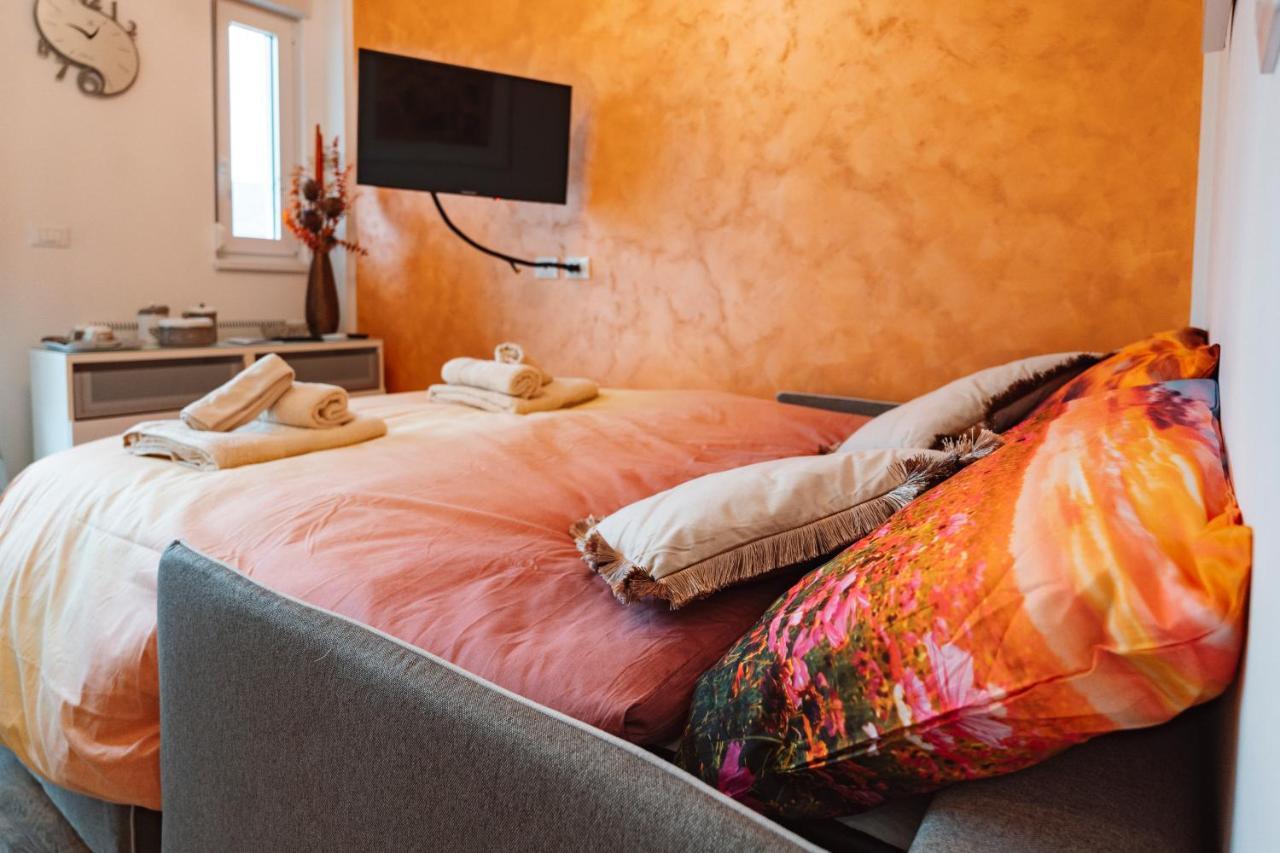 San Giusto Elegante Bilocale Con Balcone E Vista Apartment ตรีเอสเต ภายนอก รูปภาพ
